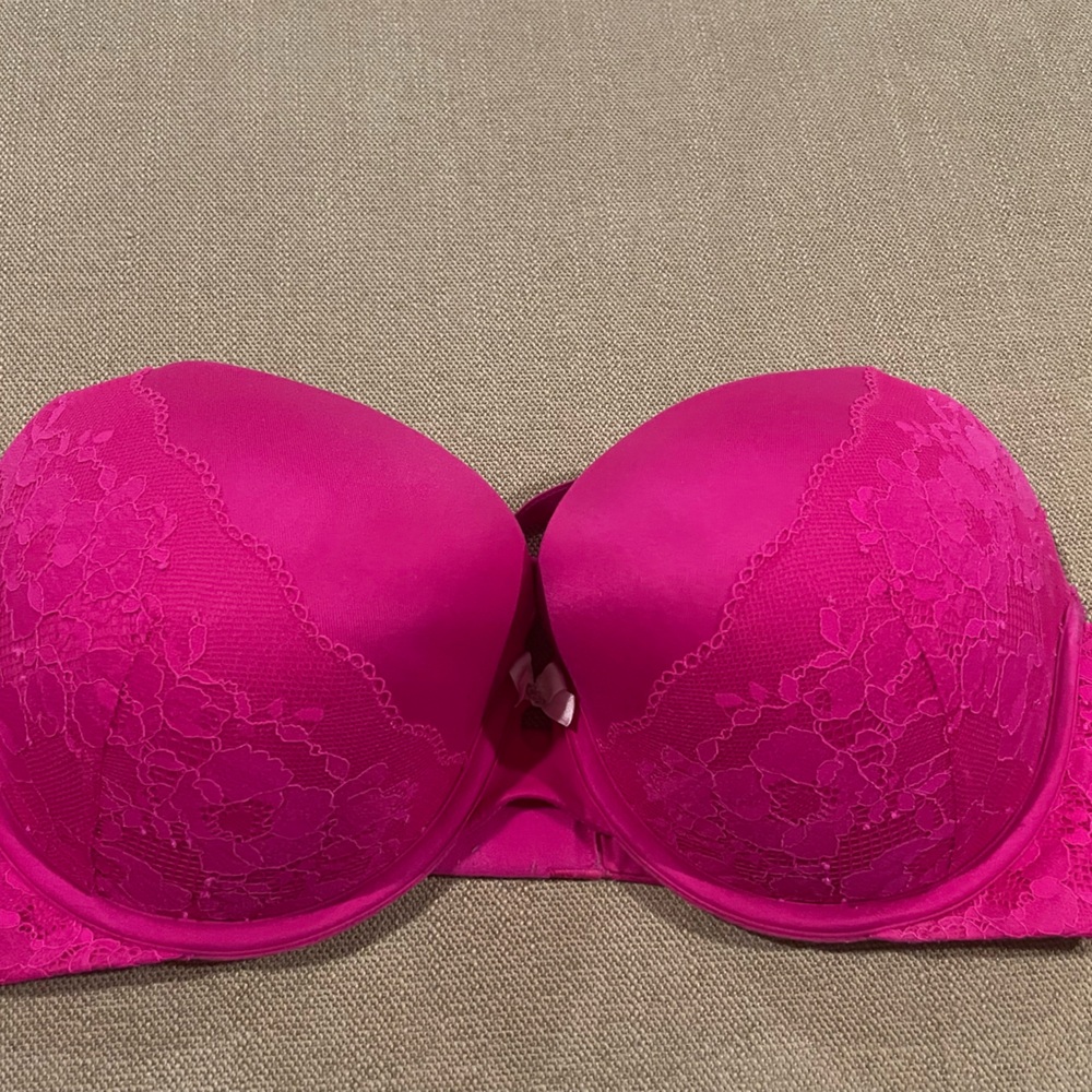 Victoria’s Secret :Pink Lace Padded Bra